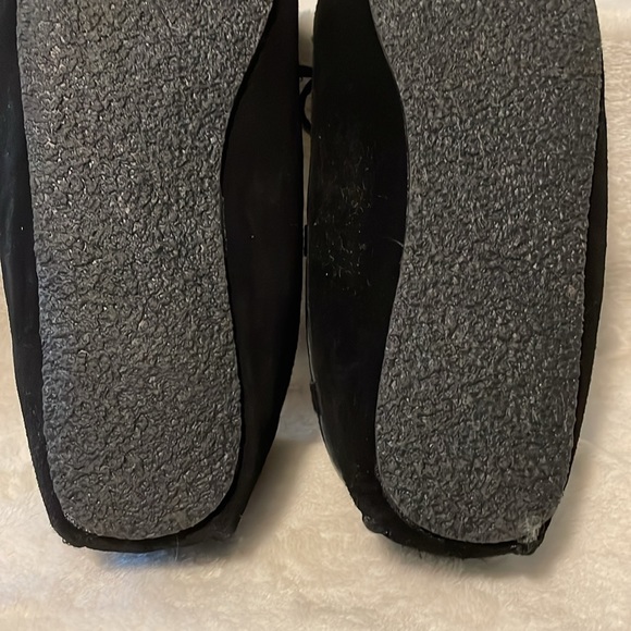 Minnetonka Black leather slippers Sz. 7M - Picture 8 of 16